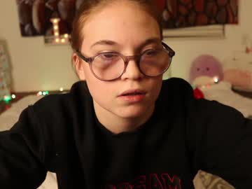 girl
        lexi_laine cam image #537521