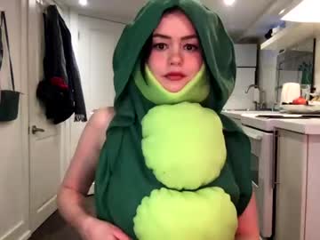 girl
        littlesugarpea cam image #1045275