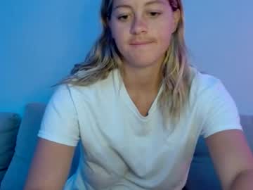 girl
        beccafields cam image #1644317