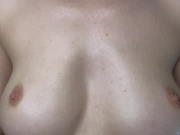 girl
        lauratanguy cam image #5396981