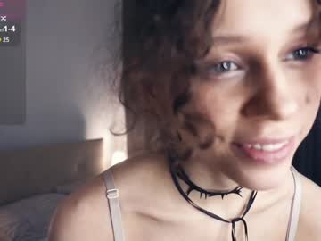 girl
        elvahamling cam image #5492485