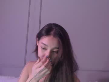 girl
        sarasuo cam image #2602088