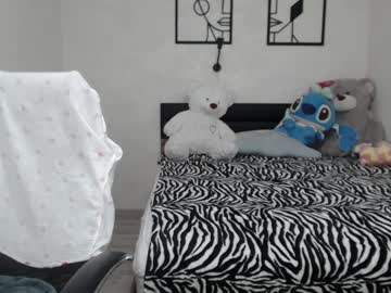girl
        kira_little cam image #2037169