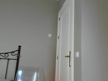 girl
        mazeekiin cam image #5585000