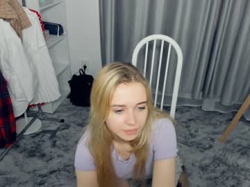 girl
        fresh_cherries cam image #2441204