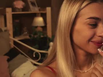 girl
        arielreal cam image #2292547