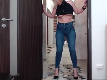 girl
        carmela_fox cam image #1129686