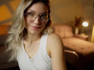 girl
        darlineash cam image #5955892