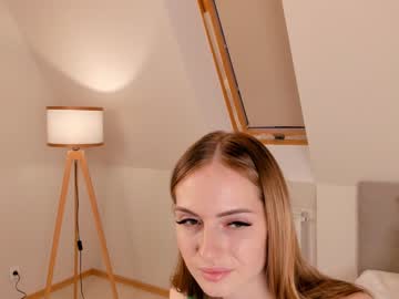 girl
        milaniapayne cam image #3154366
