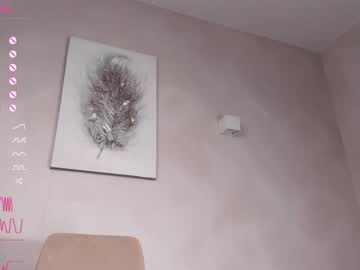 girl
        darling_dreamer cam image #2493519