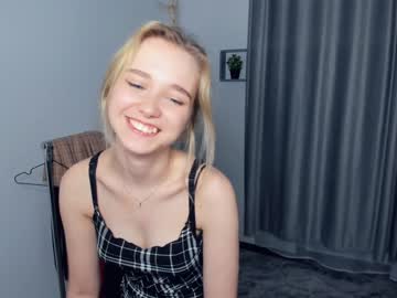 girl
        fresh_cherries cam image #2454367