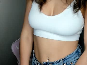 girl
        brittcubitt cam image #3639703