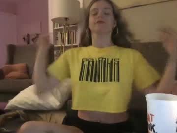 girl
        birbsong5309 cam image #104909