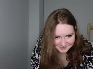 girl
        sshy_dream cam image #4365832