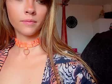 girl
        _demi_dee_ cam image #6457561