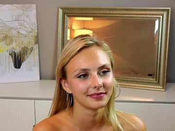 girl
        darlinechapel cam image #4968692