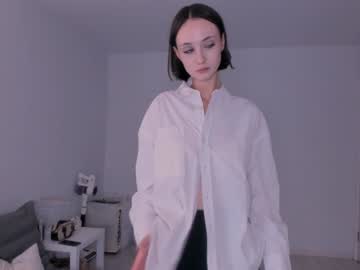 girl
        lauratanguy cam image #5052096