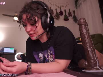 girl
        evelynpiers cam image #1126954