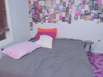 couple
        chloenight cam image #5998130