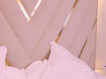 girl
        gwenbanks cam image #6603529