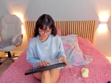 girl
        little_effy18 cam image #2246973