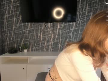 girl
        lynnatlee cam image #3886057