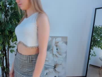 girl
        merciaembry cam image #3375832