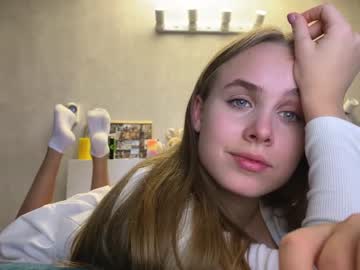 girl
        gucci_rich cam image #1205185