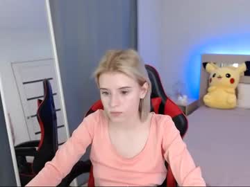 girl
        nicole_coyy cam image #354245