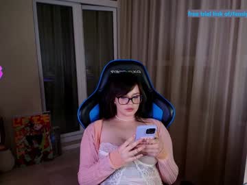girl
        aavee cam image #6727018