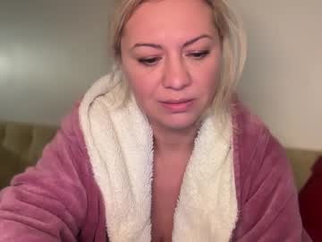 girl
        kiradivine cam image #6022632
