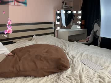 girl
        jollybelle_ cam image #5084770