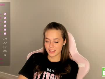 girl
        brittcubitt cam image #3755737
