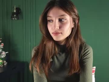 girl
        erlenebarritt cam image #5742772