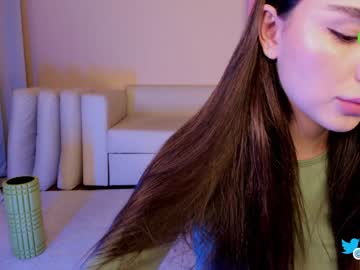 girl
        hollyextra cam image #1585173