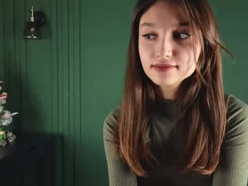 girl
        erlenebarritt cam image #5743085