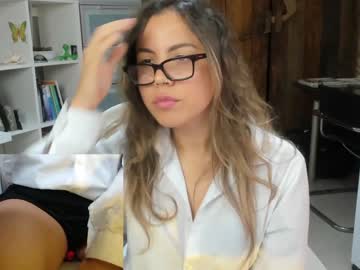 girl
        daily_stories cam image #735646