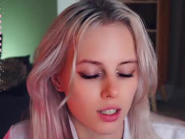 girl
        audreycarvin cam image #4952259