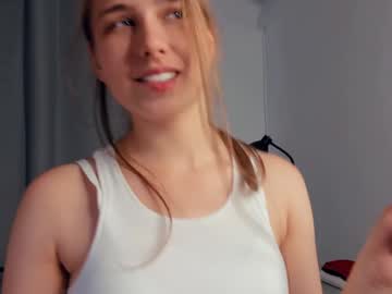 girl
        right_in_the_heart cam image #4451364
