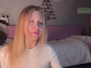 girl
        emmaandjake cam image #6086163