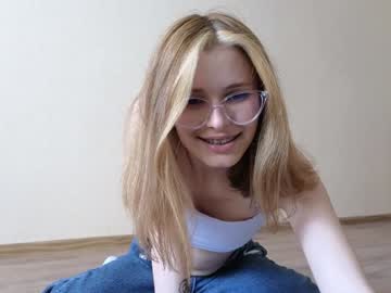 girl
        elsa_limerence cam image #4812130