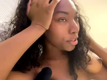 girl
        petitqueen cam image #2548887