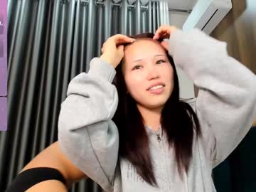girl
        little_yena cam image #4974773