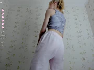 girl
        brittany_bird cam image #3940677