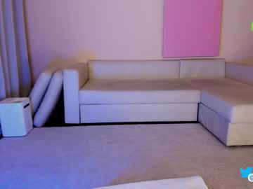 girl
        hollyextra cam image #1469981