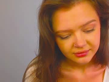 girl
        itwasinstwilight cam image #4424414