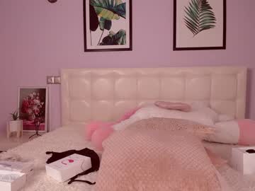 girl
        courtney_luv cam image #1194515