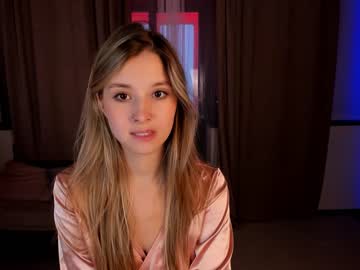 girl
        milablush cam image #1058422