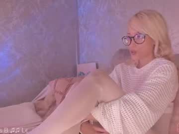 girl
        kemii cam image #2691647