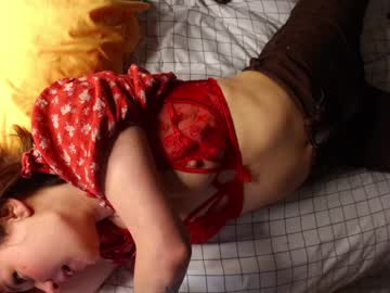 girl
        olive_fox cam image #1227814
